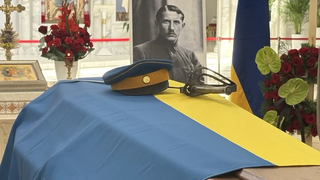 Прах основателя и первого председателя ОУН Евгения Коновальца доставили в собор в Киеве