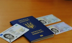 Рада ухвалила зміни до оформлення паспортів українців, російську мову приберуть