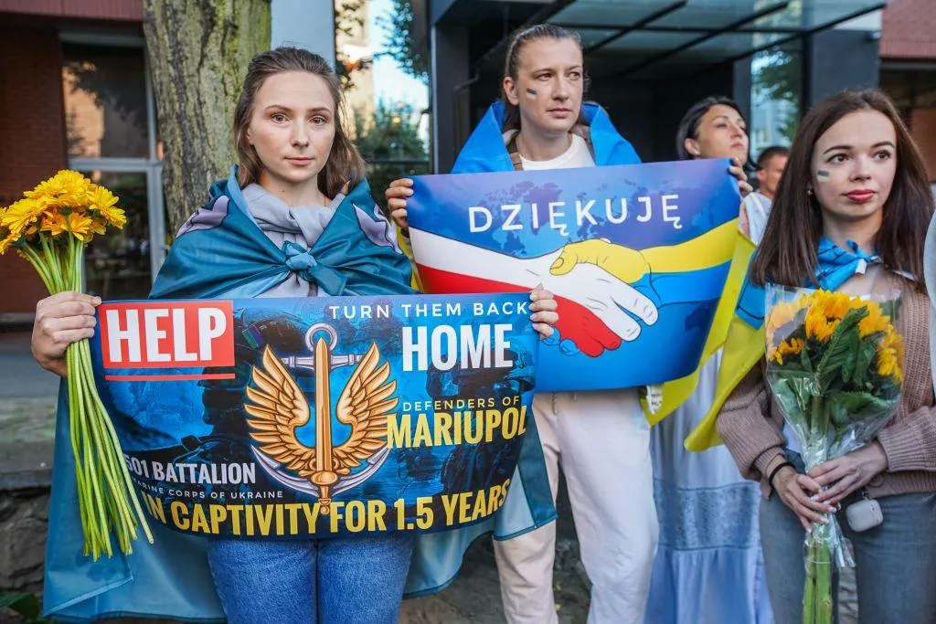 About one-third of Poles have a negative attitude toward Ukrainians
