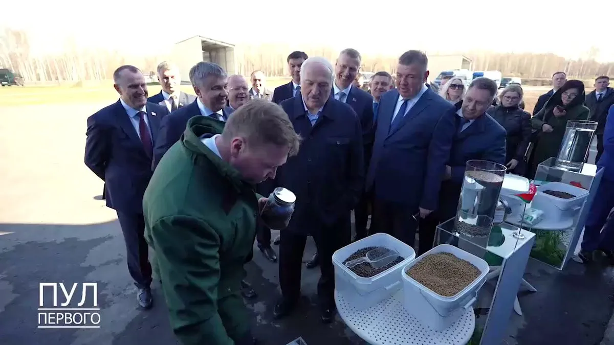 An employee at a Belarusian company ate fish food to impress Lukashenko – video