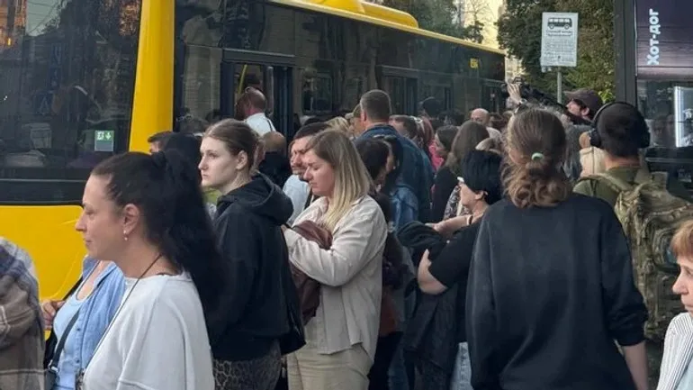 Transportation gridlock in Kyiv following the Russian attack