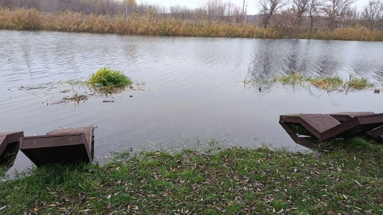 Ситуація на Бєлгородському водосховищі: скидання води йде вже з двох шлюзів Ситуація на Бєлгородському водосховищі: скидання води йде вже з двох шлюзів