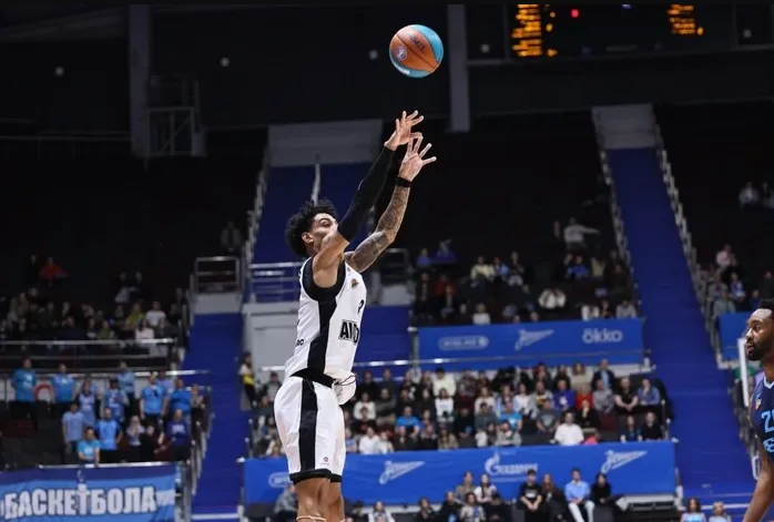 Американський баскетболіст відмовився повертатися до рф після поїздки до США