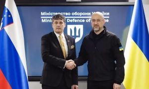 Польща не повинна виключати відправлення військ до України, – Сікорський