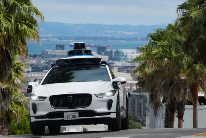 У США жінка народила у безпілотному таксі на шляху до медцентру