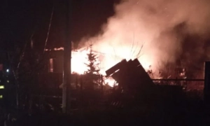 Відео: Російські ракети двічі вдарили по одній будівлі в Києві