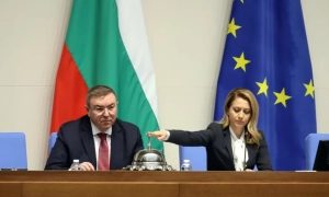 Депутат держдуми прийшов з пістолетом до першачків Маріуполя