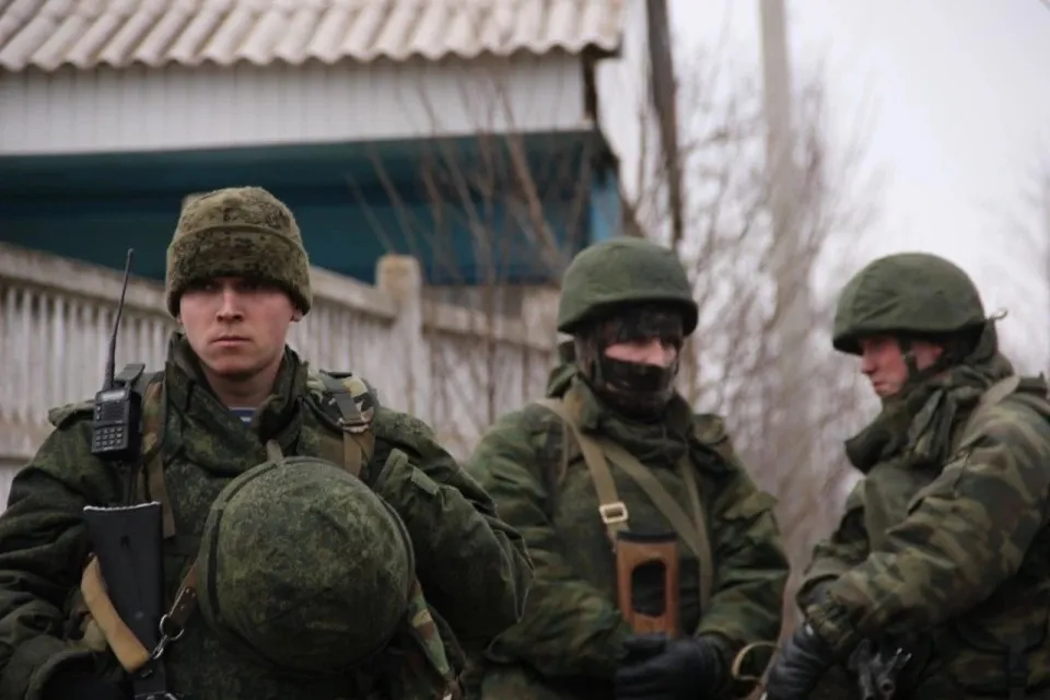 Окупанти у літніх таборах готують дітей з Луганщини до війни
