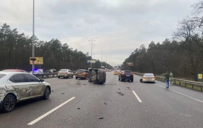 В'їзд до Києва ускладнено через масштабну аварію на Бориспільській трасі