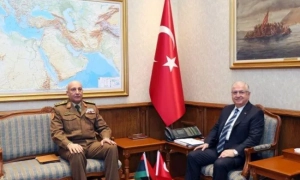 Відео: біля московського Кремля запустили український прапор