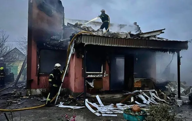 Масована атака на Київщині: росіяни завдали ударів по промисловим та житловим об'єктам