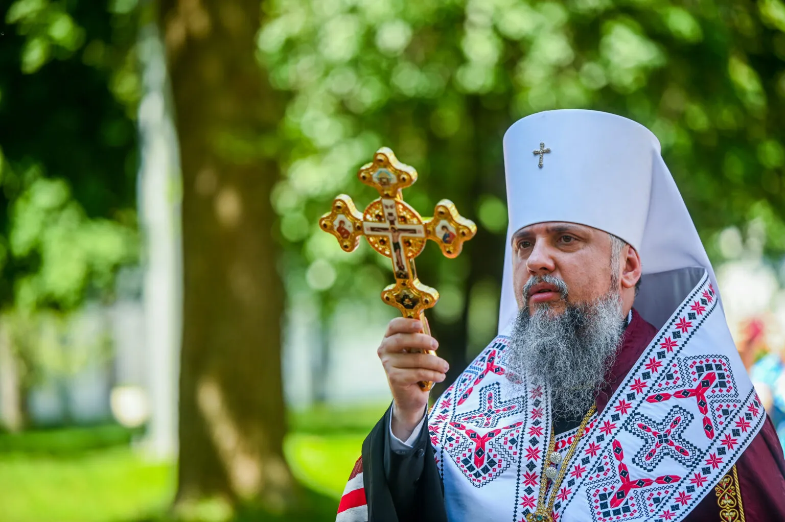 Среди церковных лидеров украинцы больше всего доверяют митрополиту Епифанию – опрос