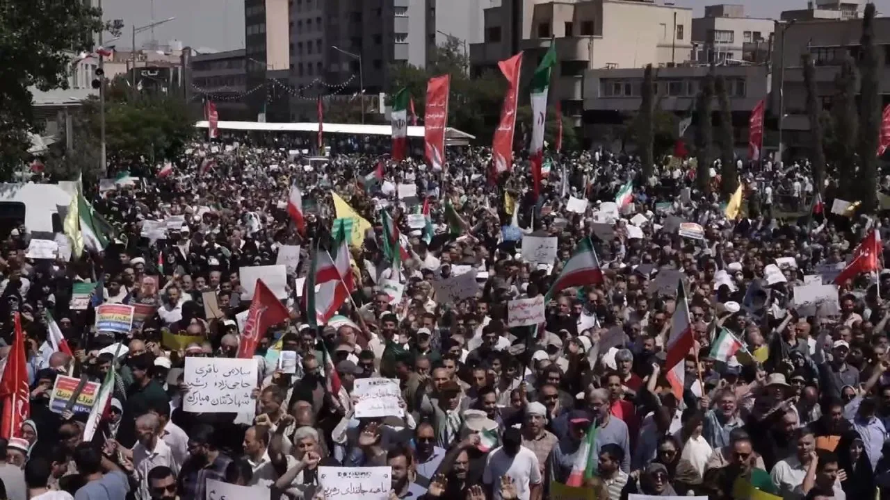 Жителі Тегерана описують хвилю протестів як «неприпинний рух» на тлі зростання цін (Відео)