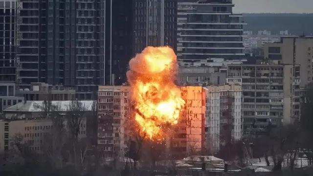 «Таймлапс» зафіксував спалахи та перехоплення ракет над Києвом