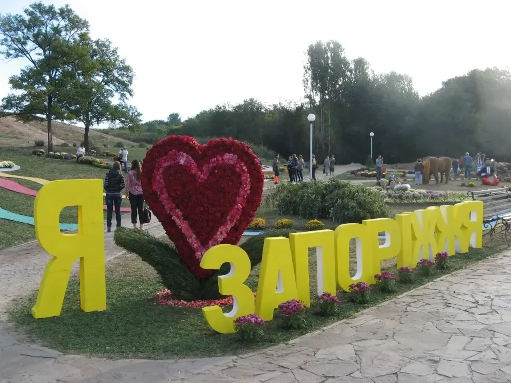 In Zaporizhzhia, public transportation will be protected with bulletproof film and new shelters