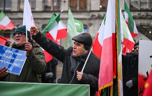 Відео: У Ірані тривають масові протести: загиблі – 35, серед них діти