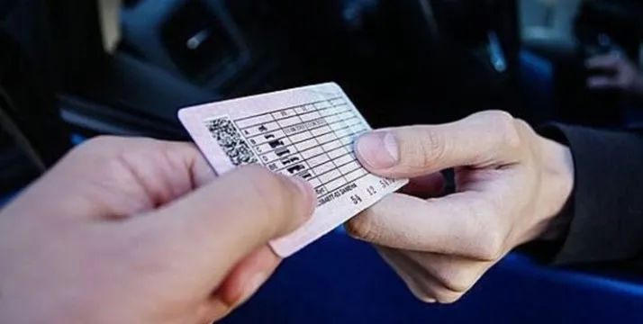 Як зрозуміти, що вам намагаються продати підроблені документи