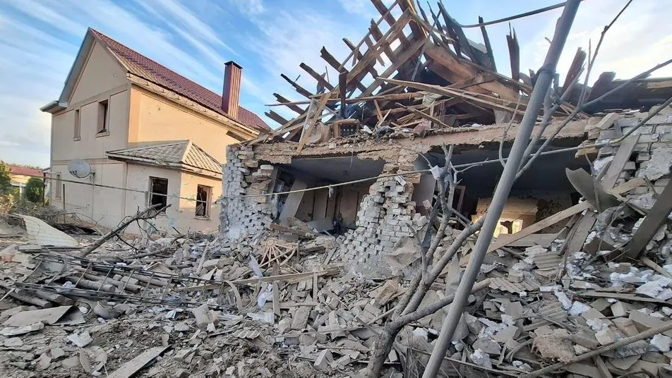 Окупанти масовано вдарили по Чорнобаївці, зруйнувавши близько 50 будинків