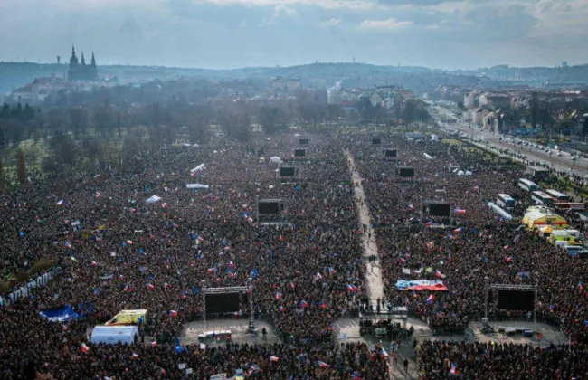 У Празі тисячі людей вийшли на протест проти реформи фінансування ЗМІ