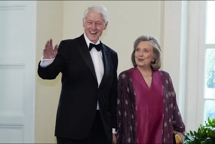 Подружжя Клінтонів відмовляється свідчити у справі Епштейна