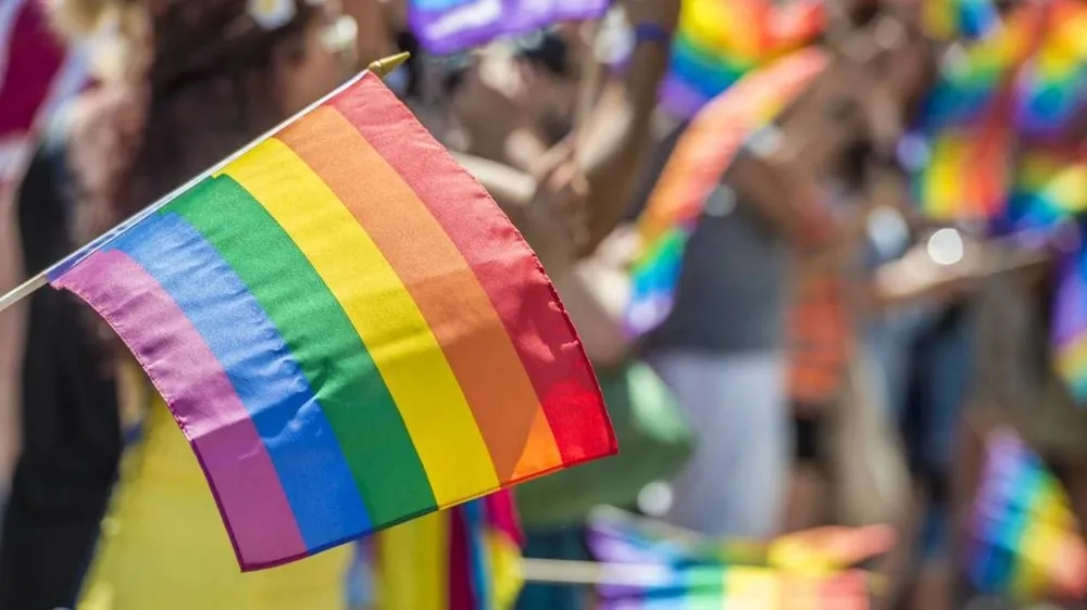 У Казахстані ухвалили поправки до закону про «пропаганду ЛГБТ», схожий на російський