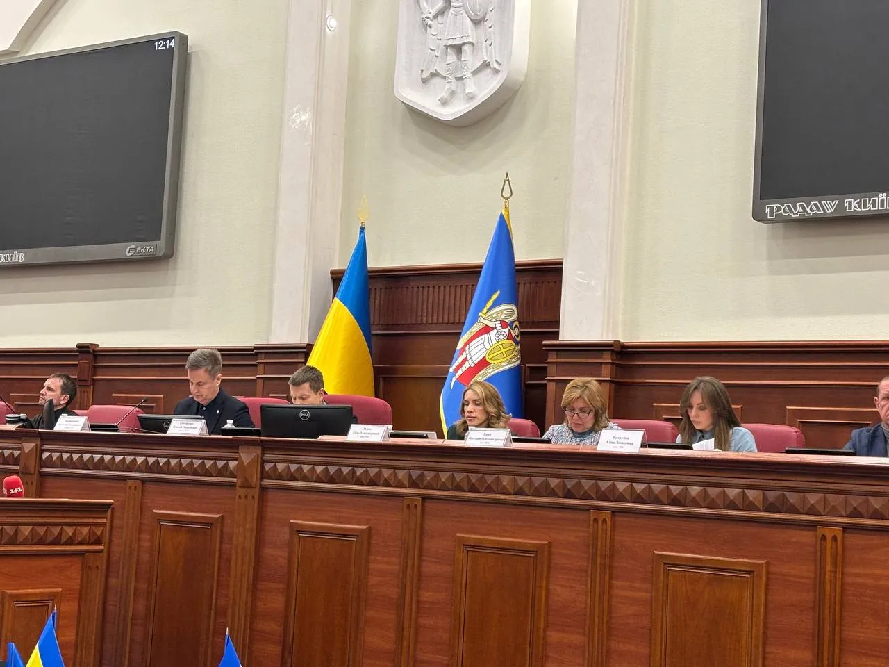 Коломойський не прийшов на засідання ТСК, Мілованов проігнорував