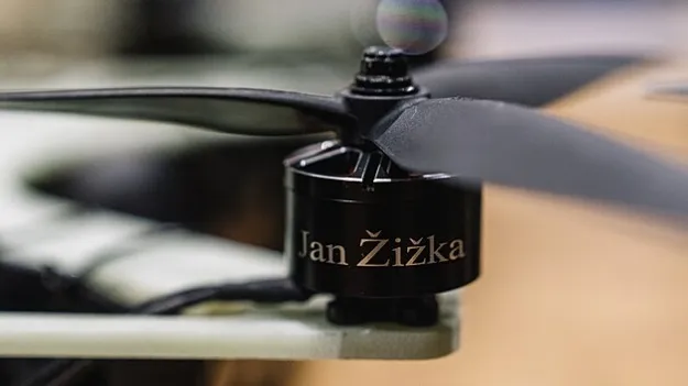 Чеська компанія постачає Україні FPV-дрони, створені на основі російських технологій