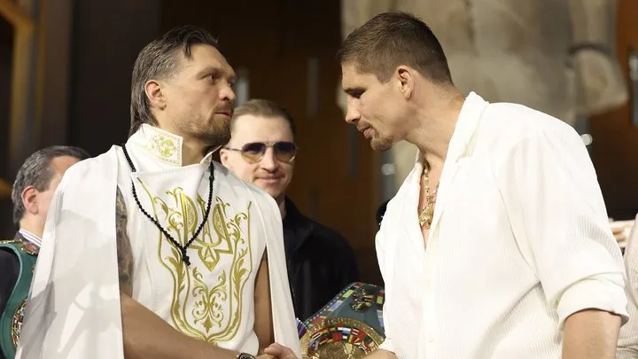 Усик після перемоги над Верховеном погодився на ще два бої