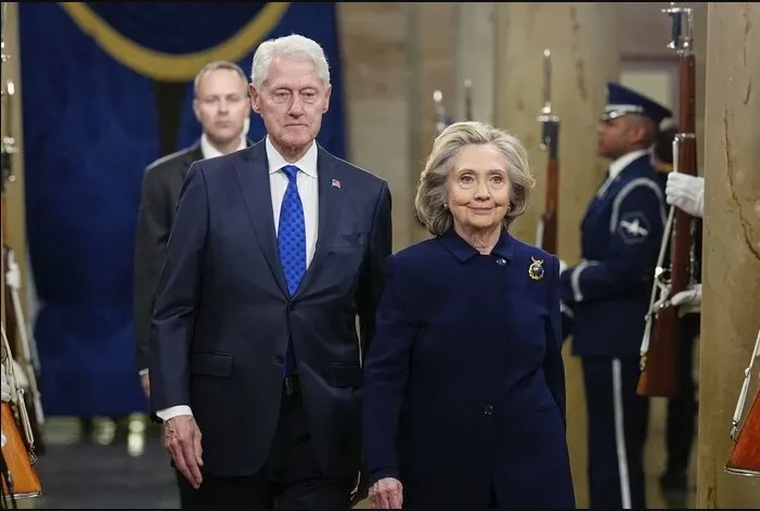 Подружжя Клінтонів погодилося свідчити у справі Епштейна