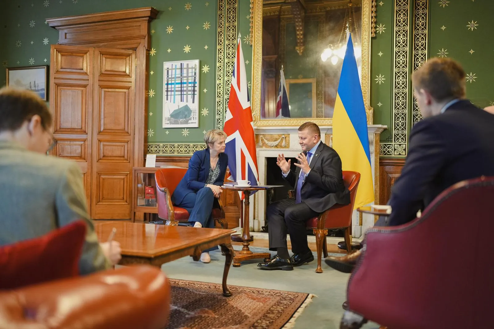 Залужний обговорив з МЗС Британії проблеми в українській енергетиці