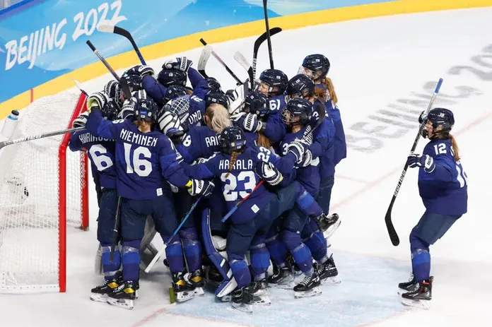 Карантин на Олімпіаді: ;іночу збірну Фінляндії з хокею скосив небезпечний вірус