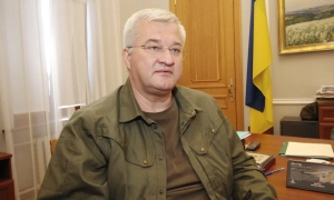 Фото: Рятувальники витягнули живими трьох людей з-під завалів у Києві