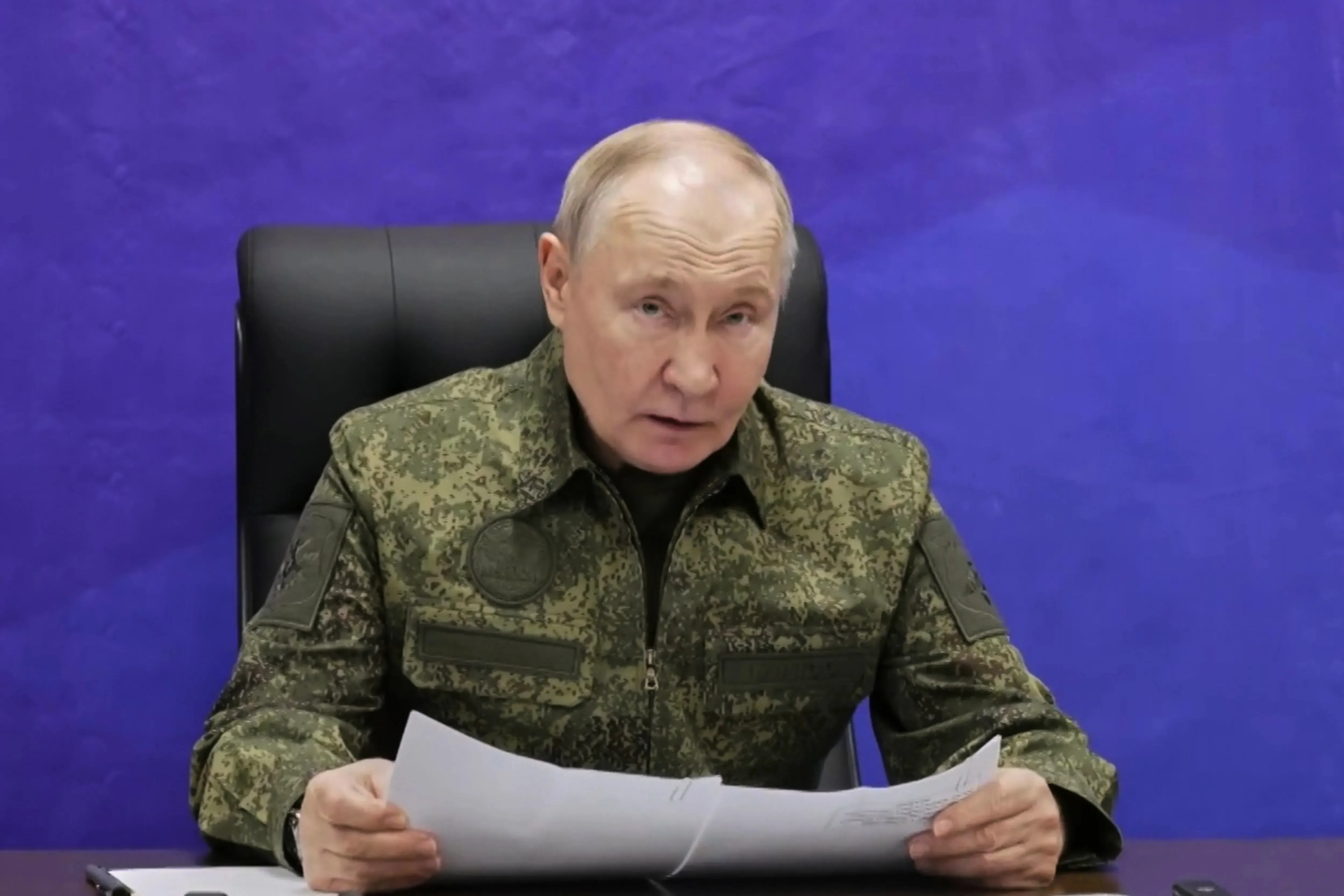 Госдума разрешила Путину вводить войска за границу