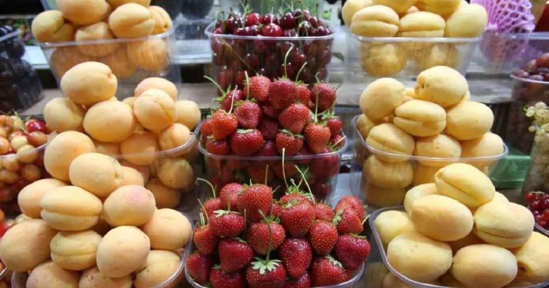 Strawberries are getting cheaper, while bananas are getting more expensive – what are fruit prices like in Ukraine?