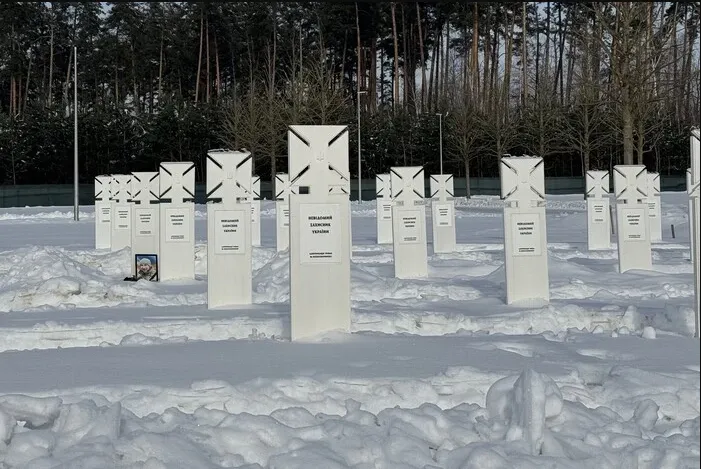 Затверджено остаточні зразки пам’ятників для військового меморіального кладовища