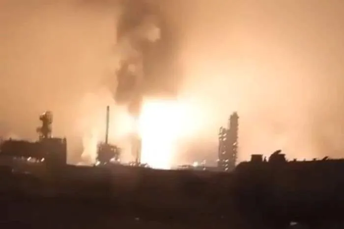 Після атаки дронів Астраханський ГПЗ «Газпрому» зупинив виробництво пального
