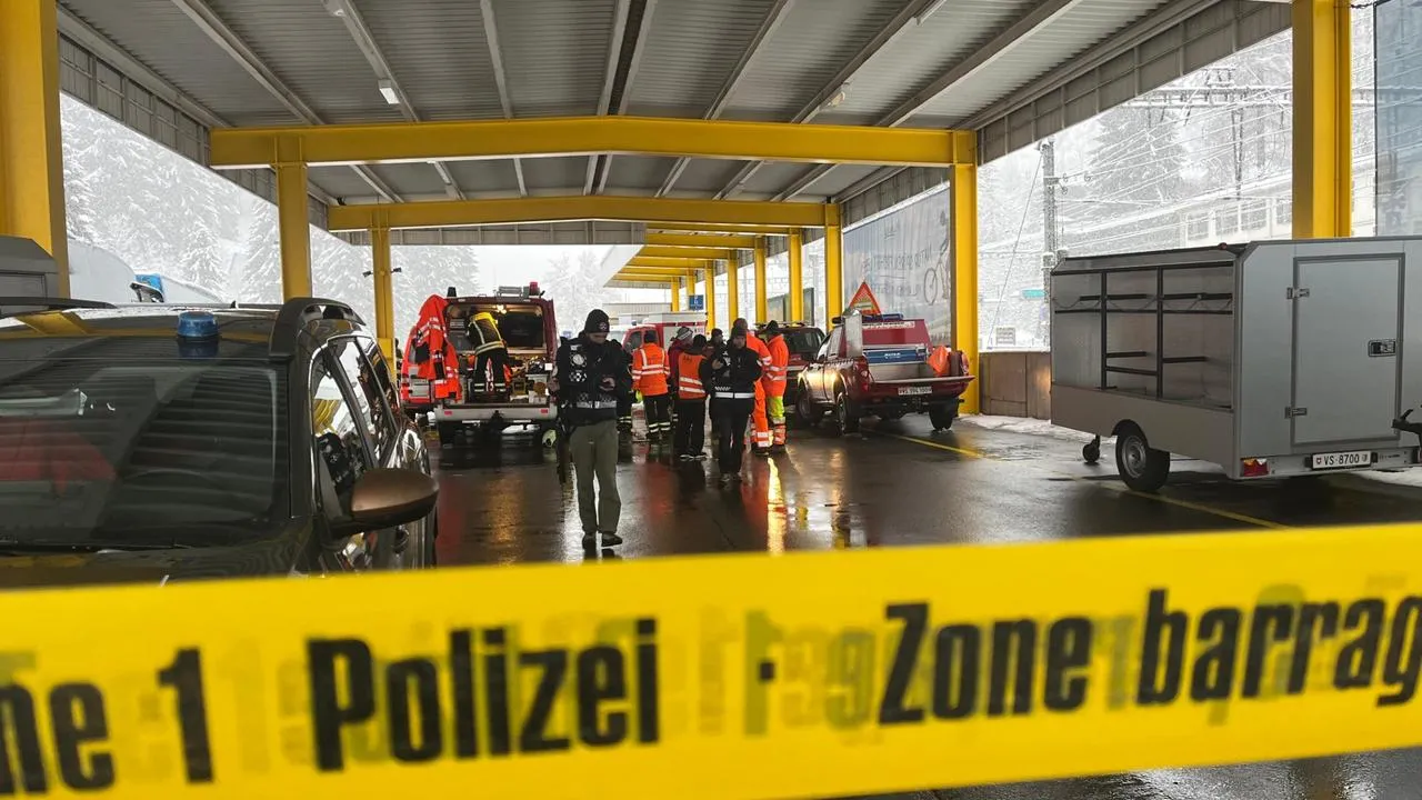 У Швейцарії через лавину потяг зійшов з рейок, є постраждалі