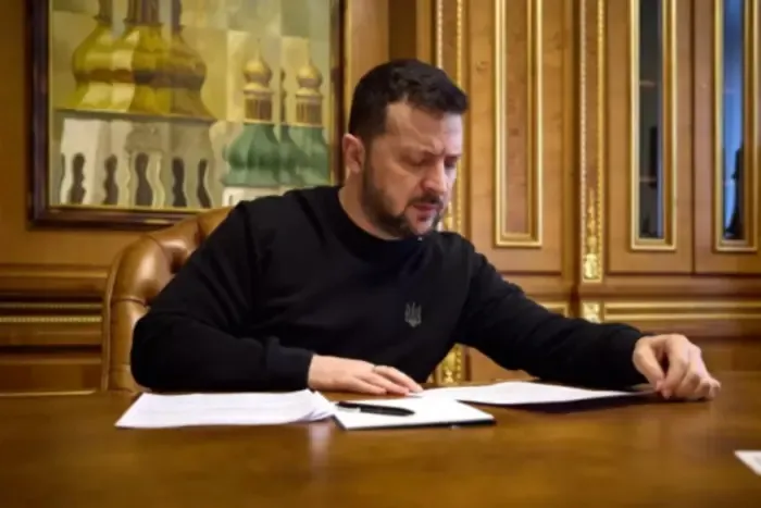 Zelenskyy Awarded Scholarships to 11 Ukrainian Athletes
