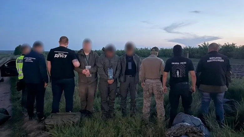 Фото: на границе с Молдовой задержали организаторов схемы для уклонистов