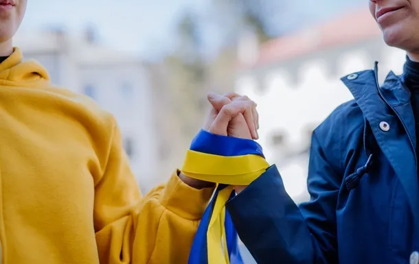 Більшість українців вважають Зеленського відповідальним за корупцію у «Міндічгейті», — опитування