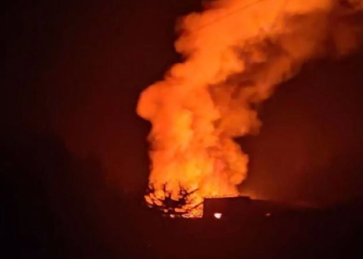 В рф у Таганрозі спалахнула масштабна пожежа, фіксують перебої зі зв’язком та електроенергією