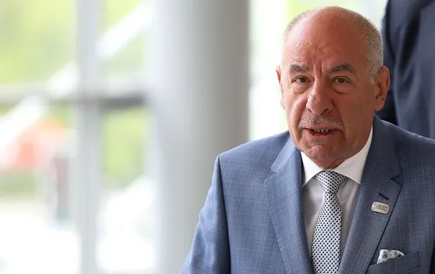 Президент Угорщини відмовився йти у відставку попри вимогу Мадяра