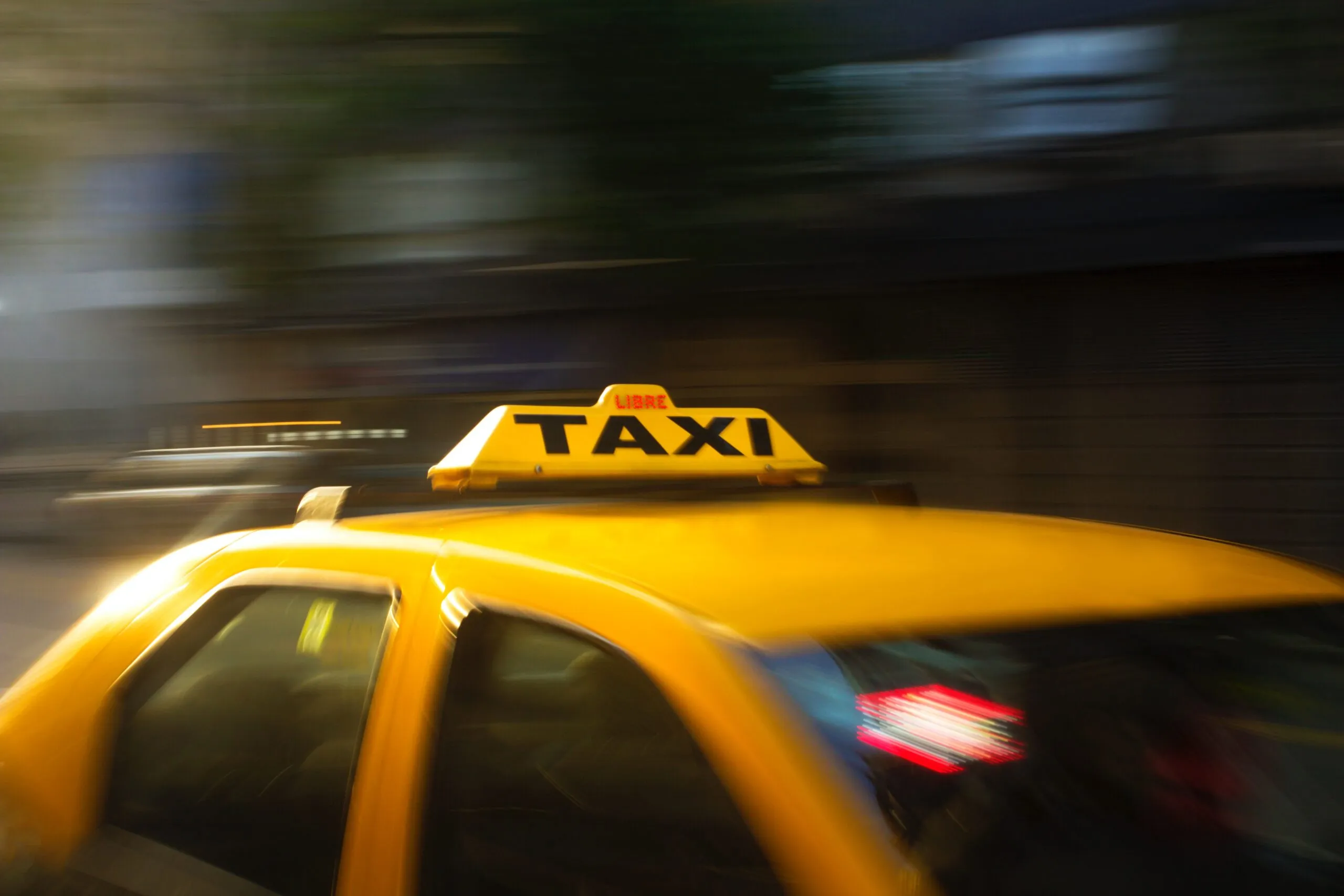 Video: In Milan, a Russian-speaking female taxi driver insulted Ukrainian women because of their language