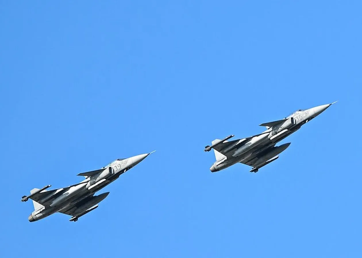 Швеція готова передати Україні винищувачі Gripen і допомогти з розмінуванням Чорного моря, — прем’єр