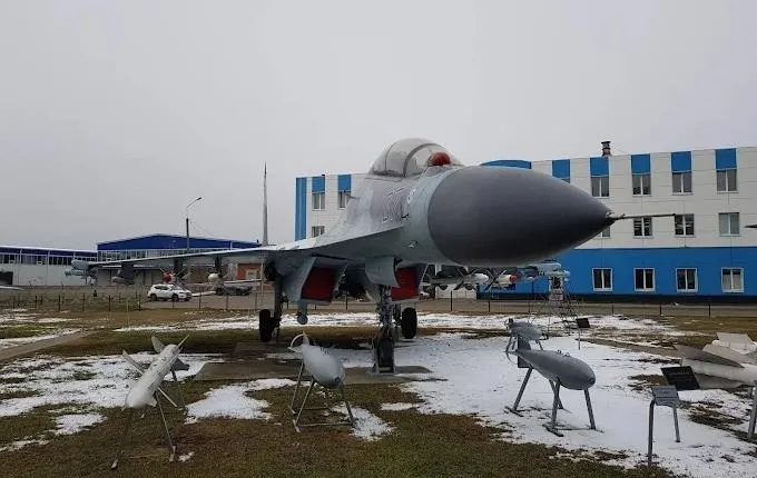 В РФ впала естакада на авіаційному заводі, є постраждалі