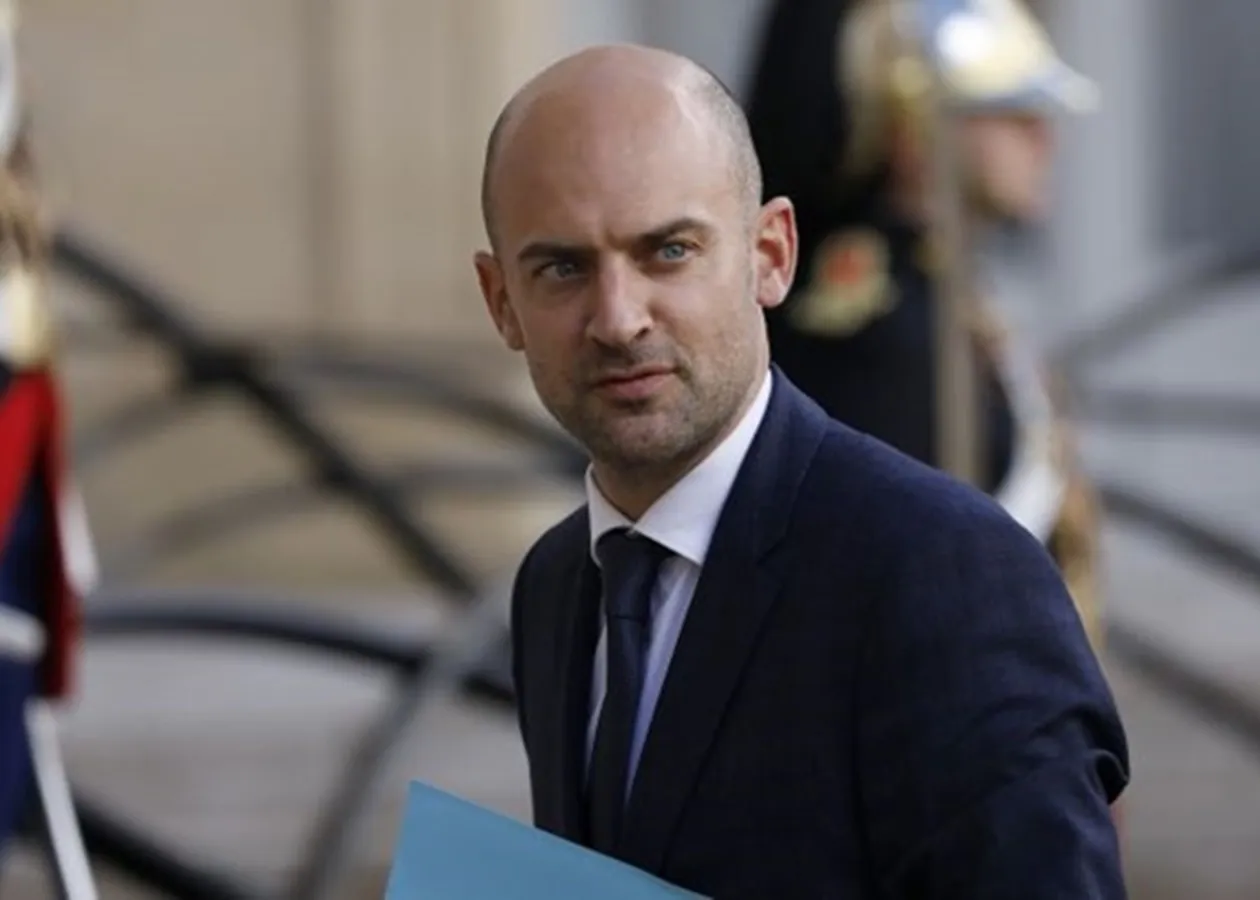 У Франції знімають прапори ЄС і це вже політичний скандал