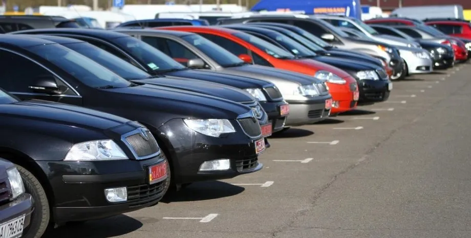 Продажі нових авто в Україні впали на понад 10%