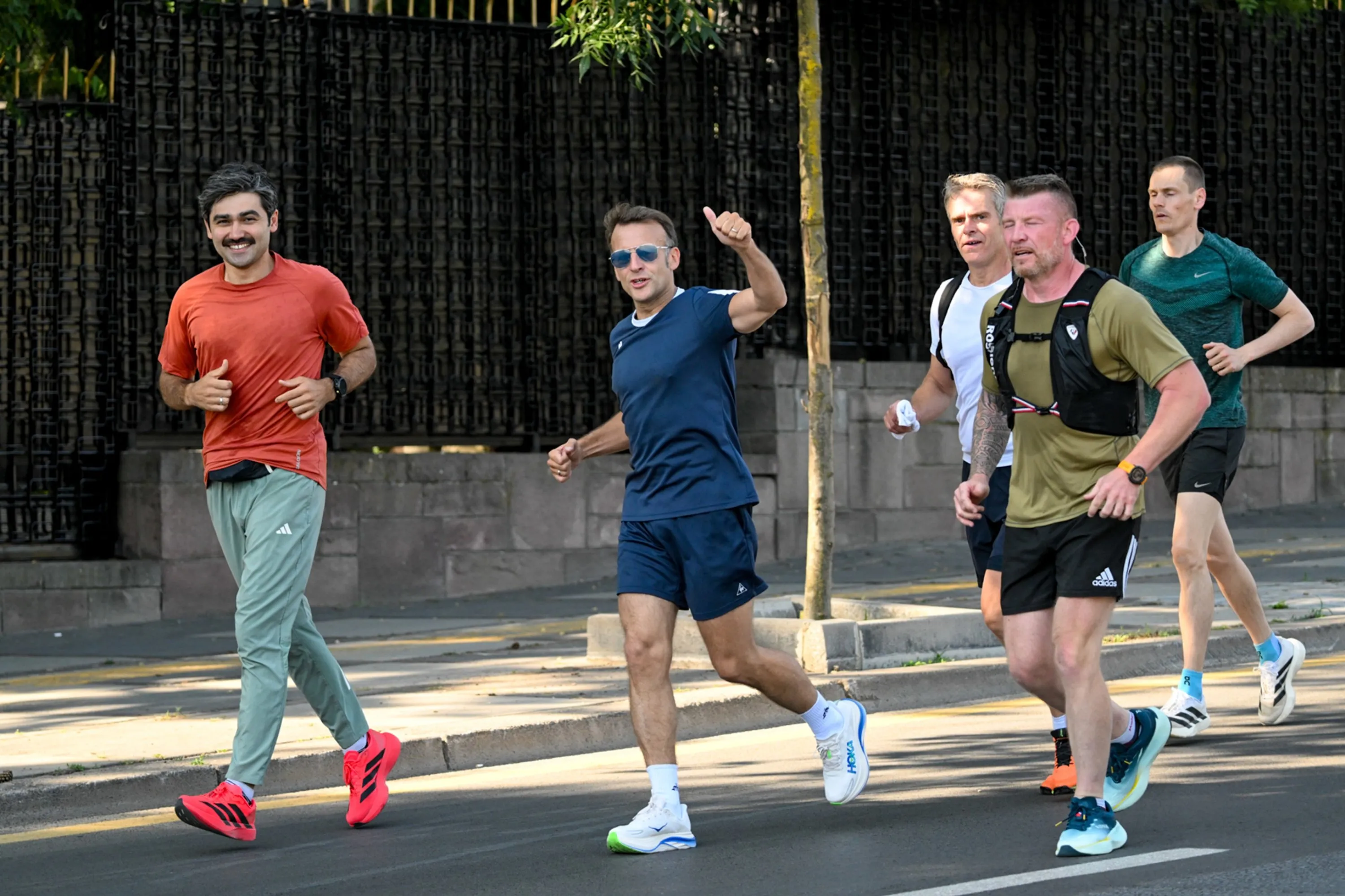 Przed rozpoczęciem szczytu NATO Macron przebiegł ulicami Ankary