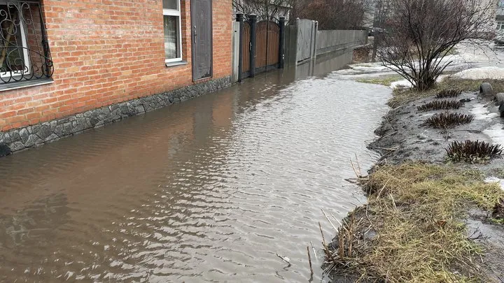 У Сумах оголосили надзвичайну ситуацію через підтоплення інфраструктури та будинків