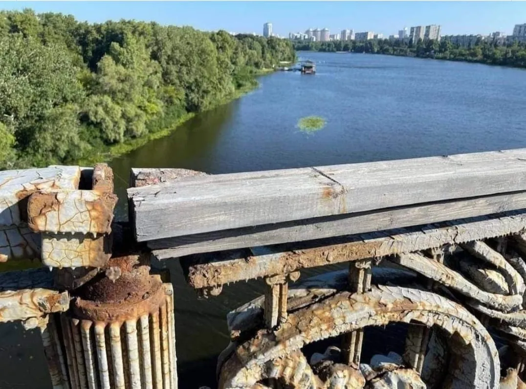 НАНУ закликає негайно розпочати ремонт мосту Патона
